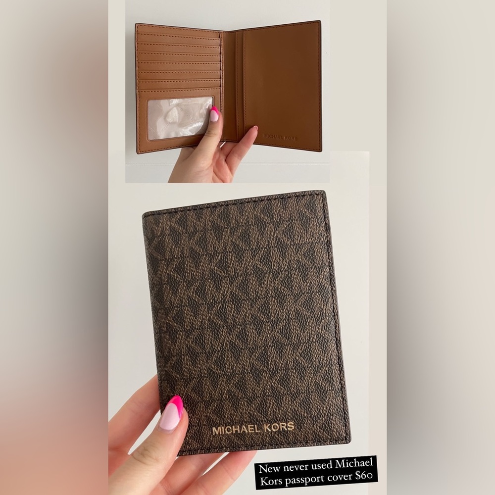 Michael Kors passport holder - Picture 1 of 1